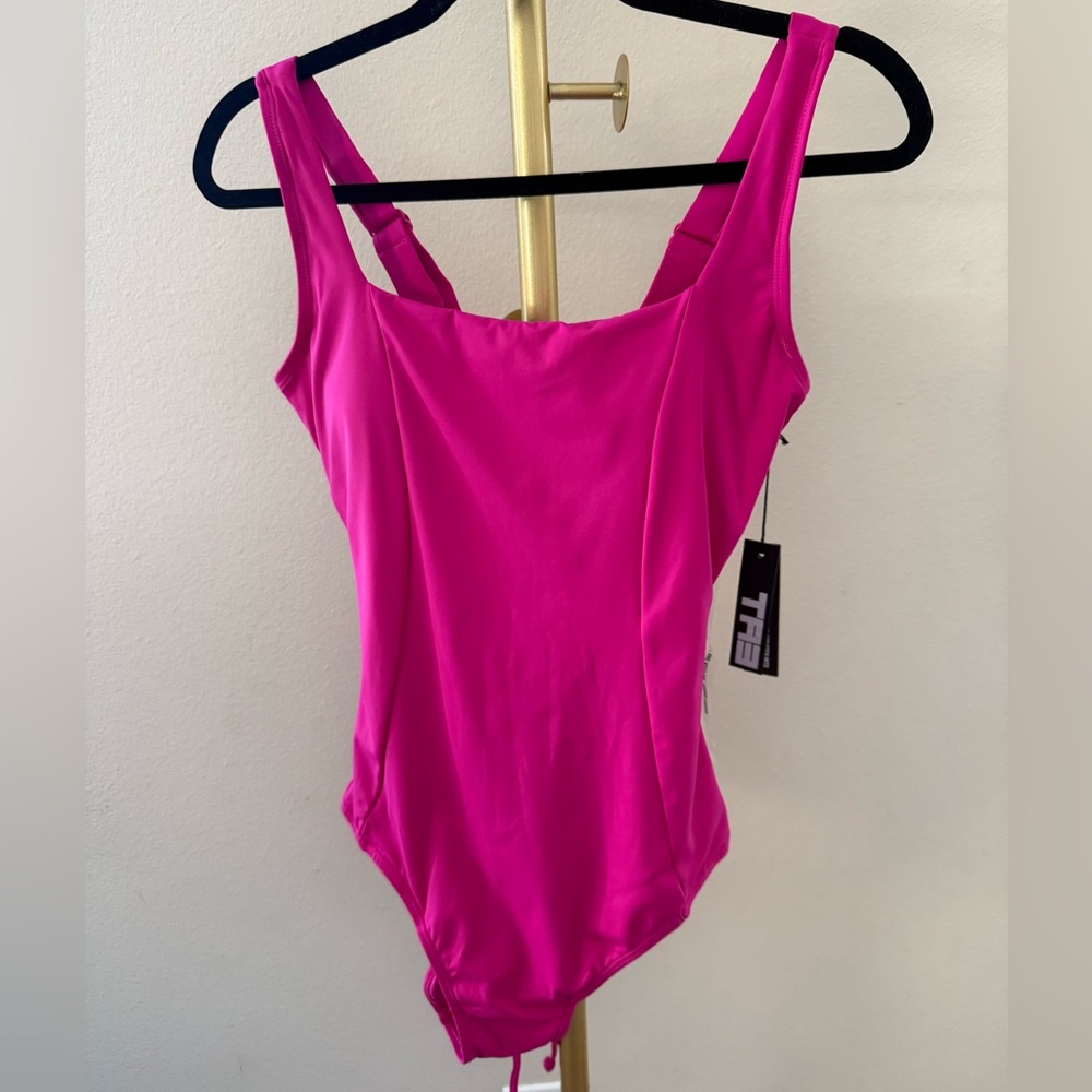 TA3 SQUAREY ONE PIECE SWIMSUIT